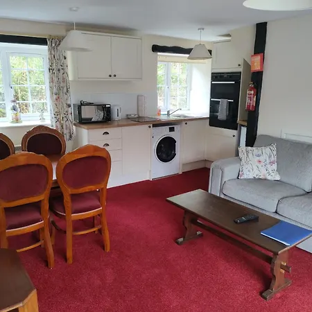 Great Trethew - Self Catering - Bar & Restaurant 4*