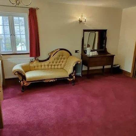 Great Trethew - Self Catering - Bar & Restaurant Hotell