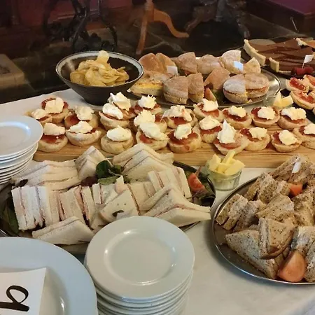 Great Trethew - Self Catering - Bar & Restaurant Hotell Liskeard