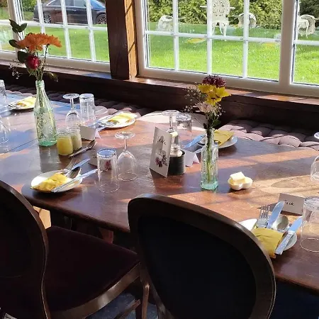 Great Trethew - Self Catering - Bar & Restaurant Hotell