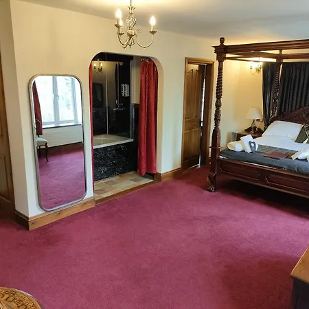 Great Trethew - Self Catering - Bar & Restaurant 4*